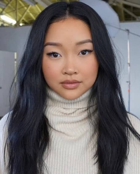 Falling in love with Lana Condor as Lara Jean in To All The Boys I've Loved  Before trailer | Hairstyles for round faces, Round face shape, Hair styles